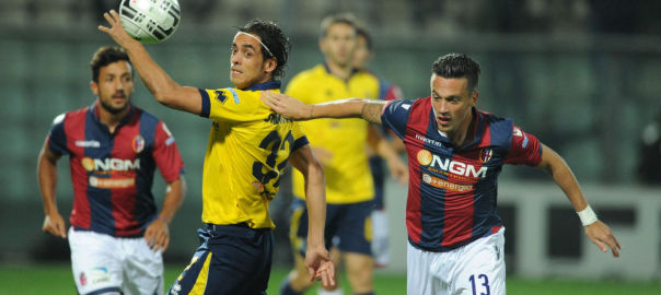 Orgia in mezzo al campo, il pallone non conta.